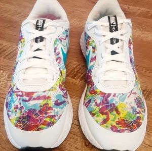 Nike Revolution size 4